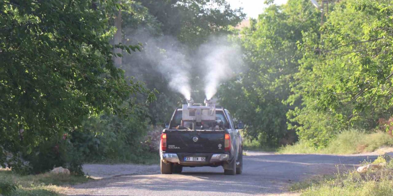 Bozova’da Haşereye Karşı İlaçlama