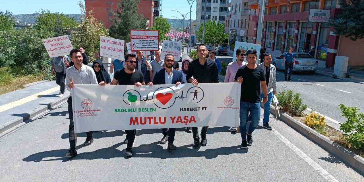 Dicle’de Sağlıkçılar, Hareketin Önemine Dikkat Çekmek İçin Yürüdü