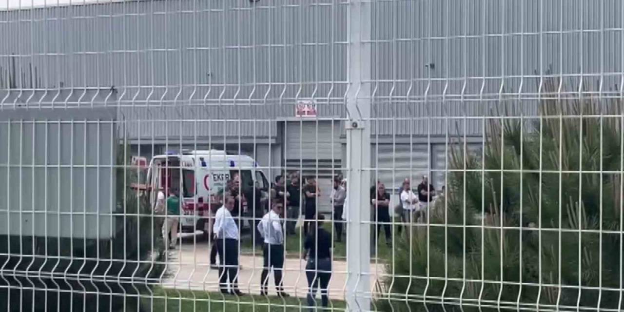 Bursa’da Fabrikada Yük İndiren Vinç Devrildi: 1 Kişi Öldü 2 Kişi Yaralandı