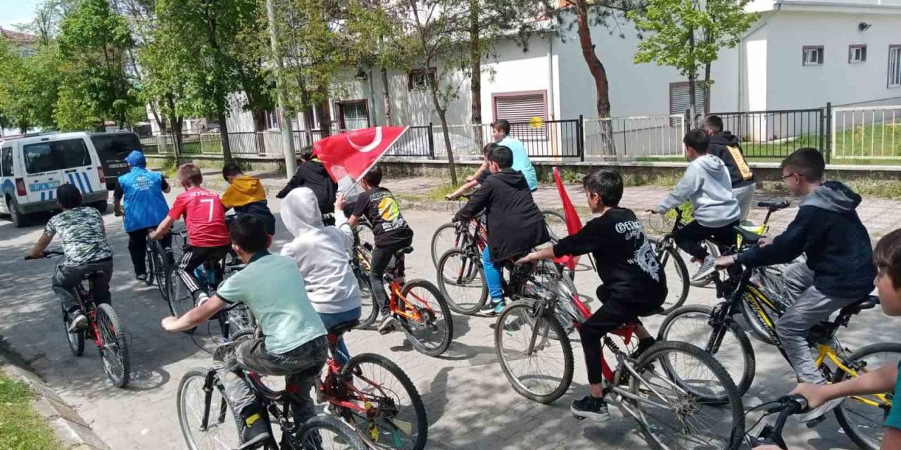 Öğrencilerden Bisikletle ’19 Mayıs’ Turu