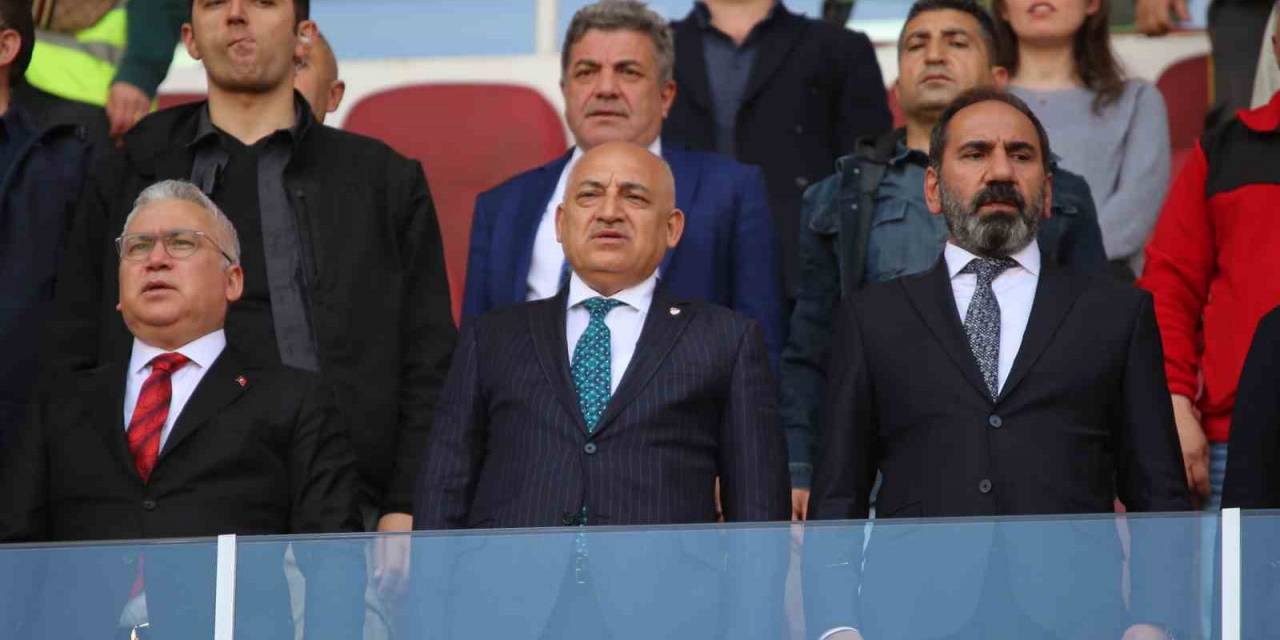 Tff Başkanı Büyükekşi Sivasspor-kasımpaşa Maçını İzledi