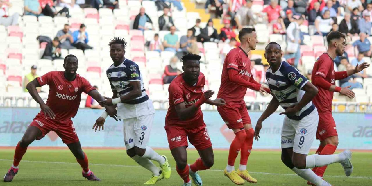 Spor Toto Süper Lig: D.g. Sivasspor: 0 Kasımpaşa: 0 (ilk Yarı)