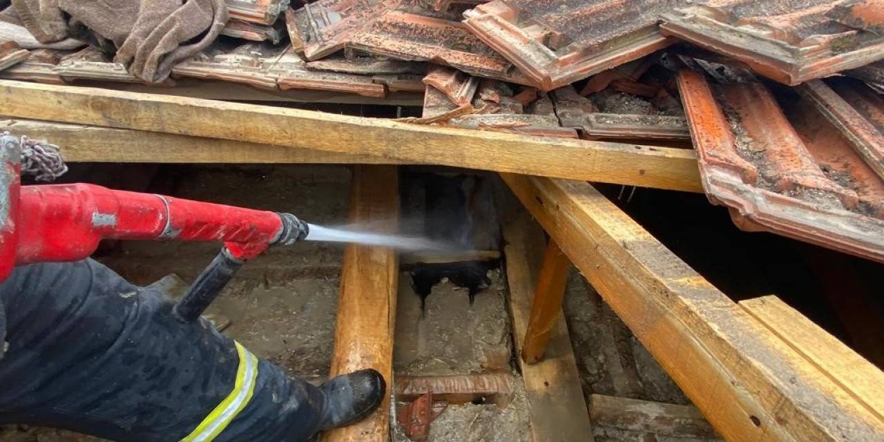 Burdur’da Çıkan Ev Yangınında Maddi Hasar Oluştu