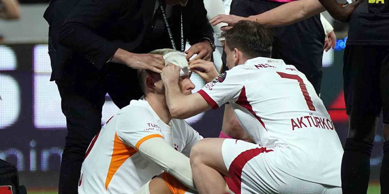 Spor Toto Süper Lig: İstanbulspor: 0 - Galatasaray: 1 (ilk Yarı)