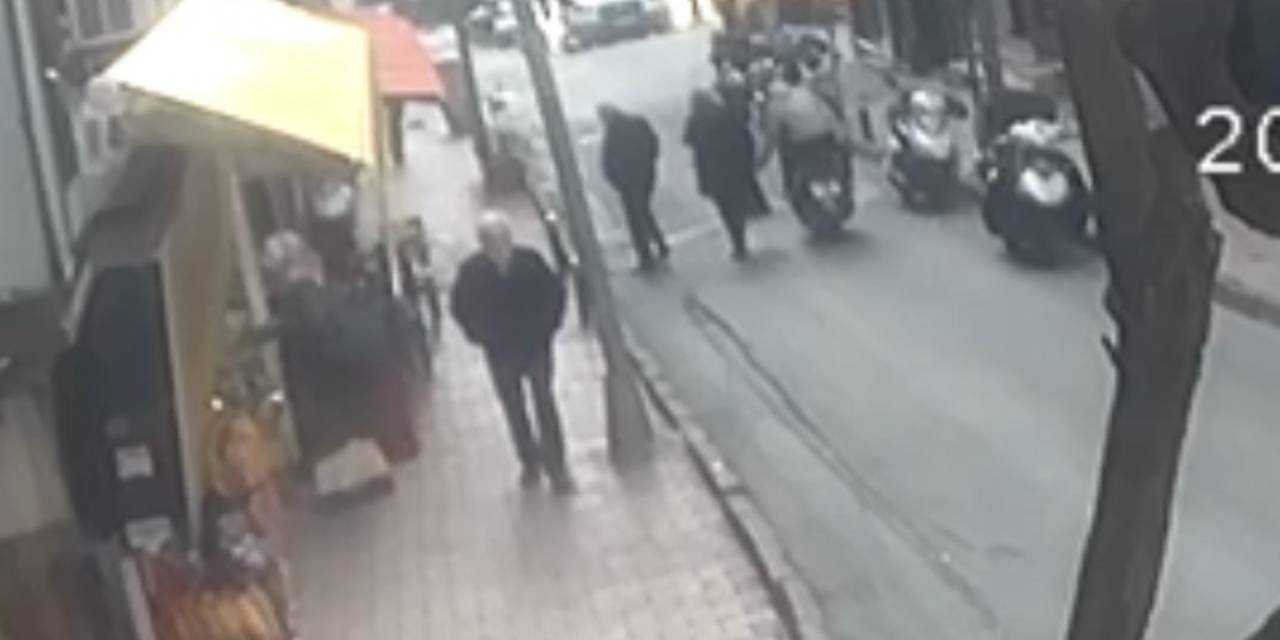 İstanbul’da Yaşlı Çifte Kapkaç Kamerada: Polis Siyah Bantlı Plakadan Çözdü