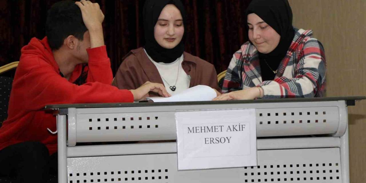 Öğrenciler Bilgi Yarışmasında Ter Döktü