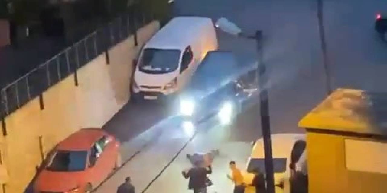 Alkollü Sürücü Ortalığı Birbirine Kattı, Kendisini Durdurmaya Çalışan Vatandaşı Ezdi