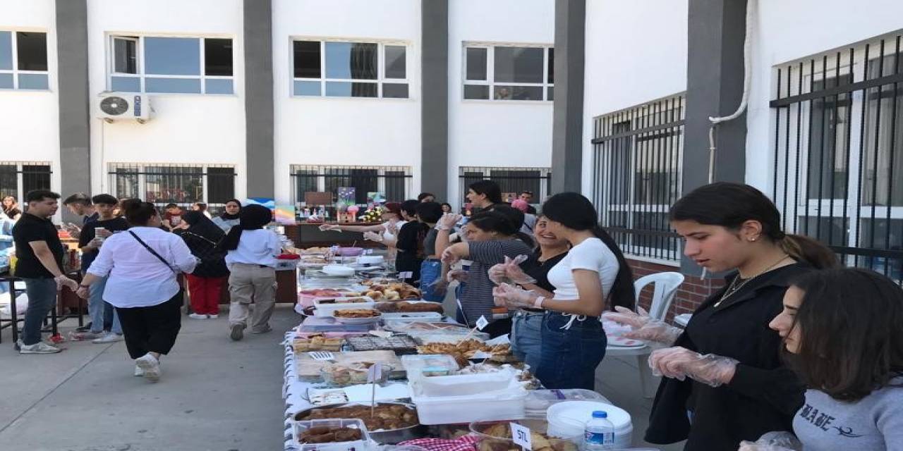 Lise Öğrencilerinden Depremzedeler Yararına Etkinlik
