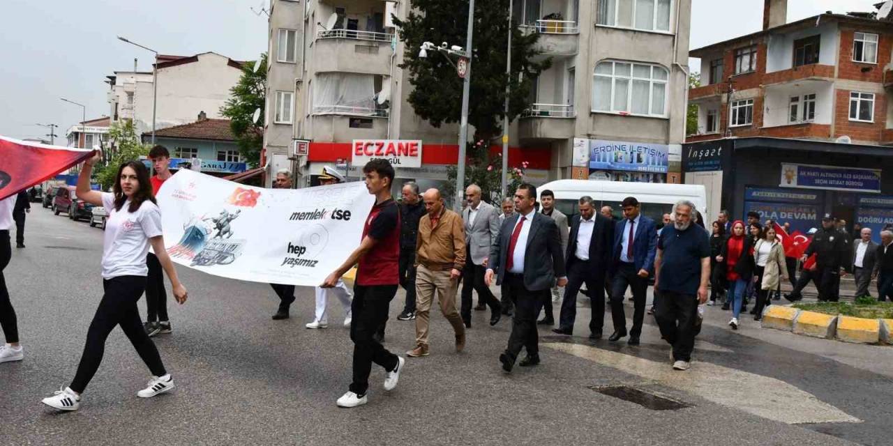 Altınova’da Gençlik Yürüyüşü Yapıldı