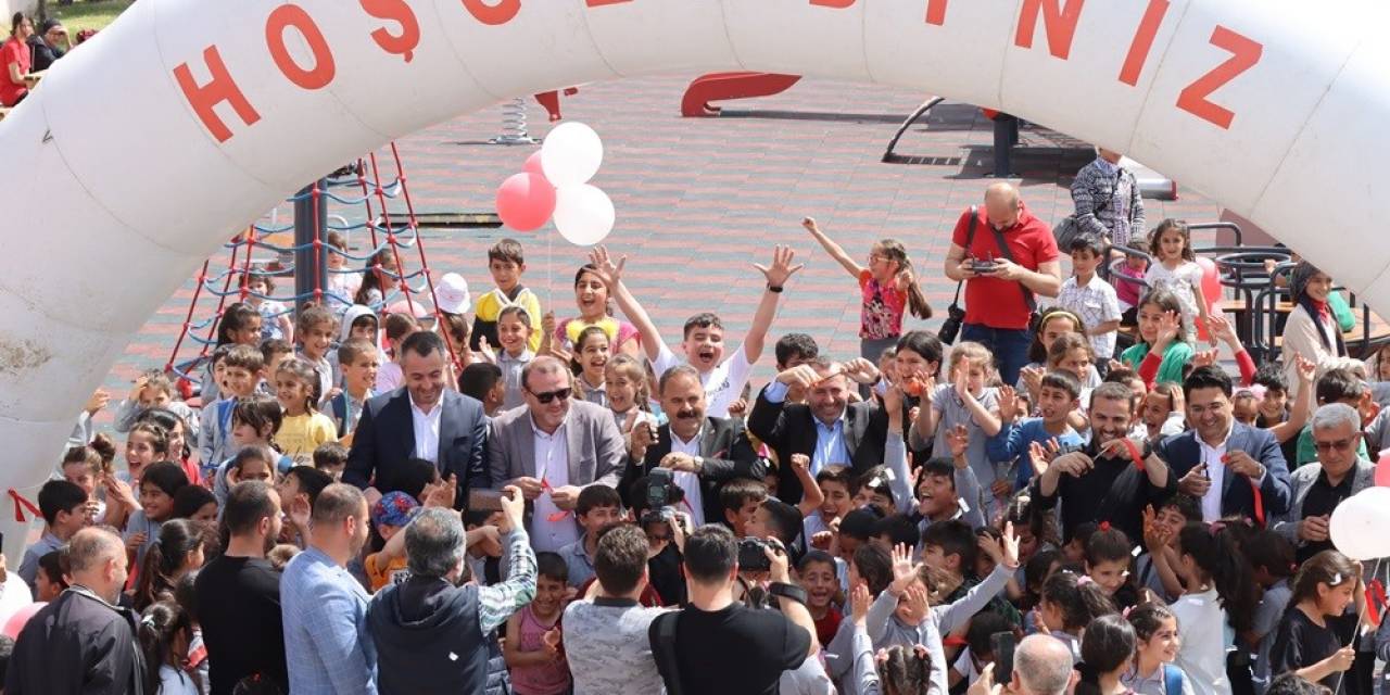 Yalova Belediyesi’nden Seyrantepe’ye 800 Metrekare Oyun Parkı