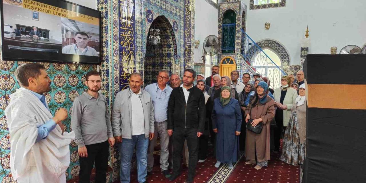 Burhaniye’de Hacı Adayları Seminere Katıldı