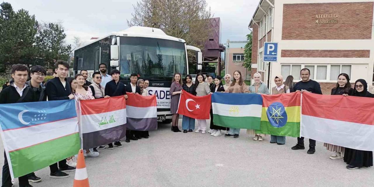 Yöresel Dans Ve Şarkılarını İkaf’ 23’te Sergilediler