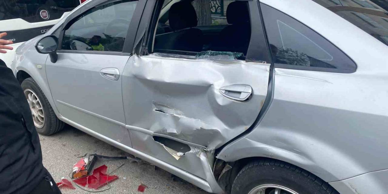 Şehir İçine Giren Tır, Araçları Biçti: Otomobiller Birbirine Girdi