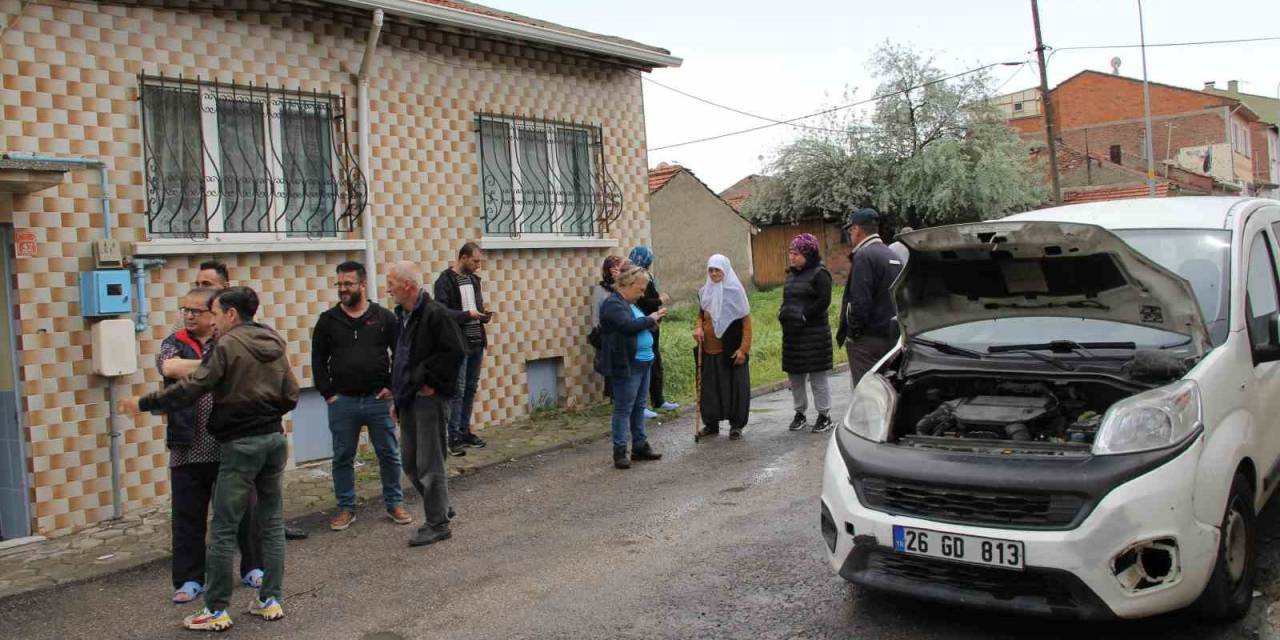Yıldırım Düşen Mahalledeki 100 Evde Beyaz Eşyalar Kullanılamaz Hale Geldi