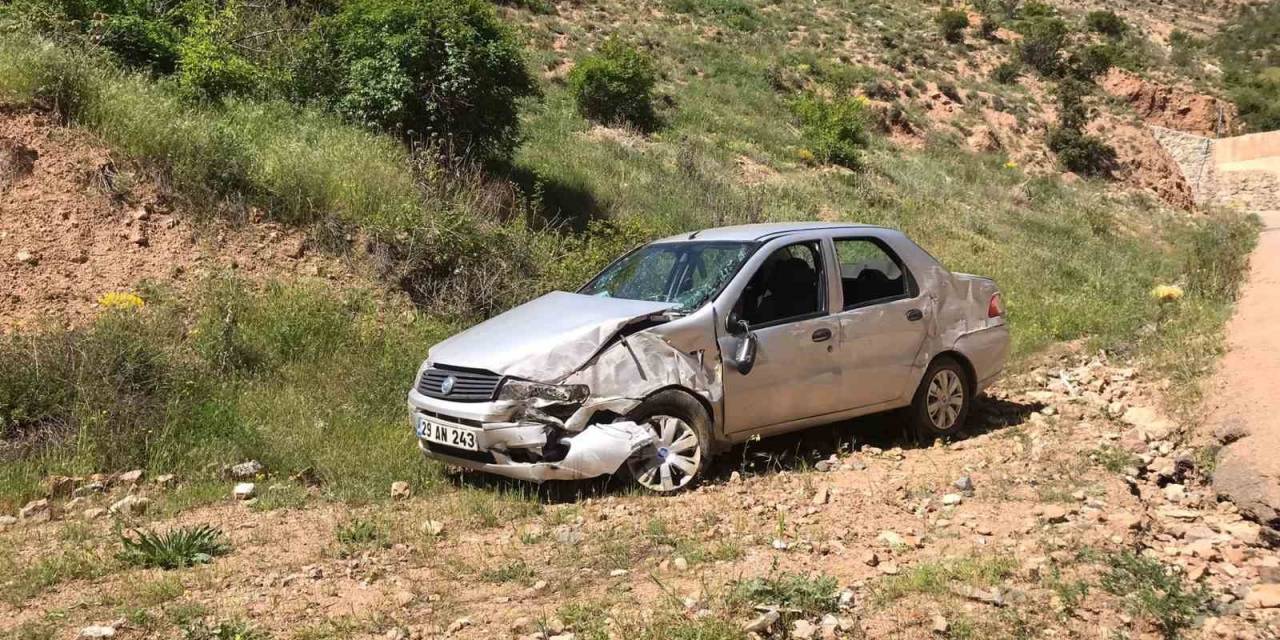 Gümüşhane’de Virajı Alamayan Otomobil Kaza Yaptı: 1’i Çocuk 4 Yaralı