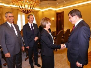 Başbakan Davutoğlu, Kktc Dışişleri Bakanı Çolak’ı Kabul Etti
