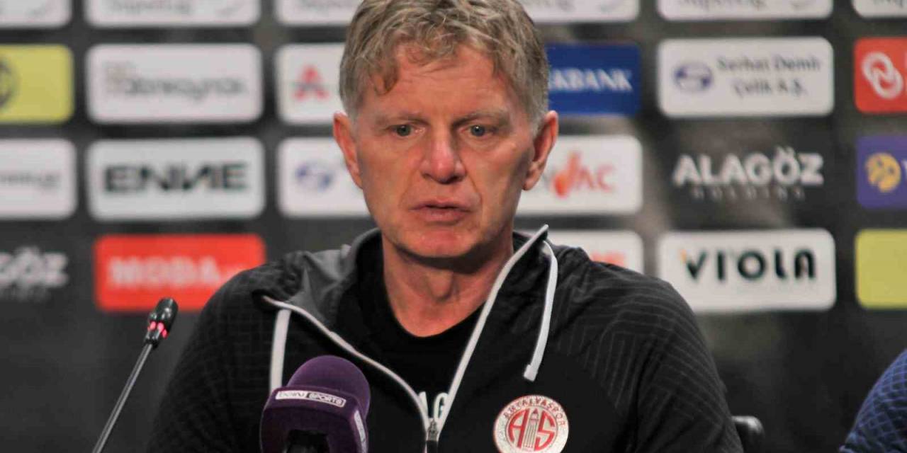 Alfons Groenendijk: “3 Puan Alabilecekken 1 Puanla Sahadan Ayrılmayı Hazmedemiyorum”