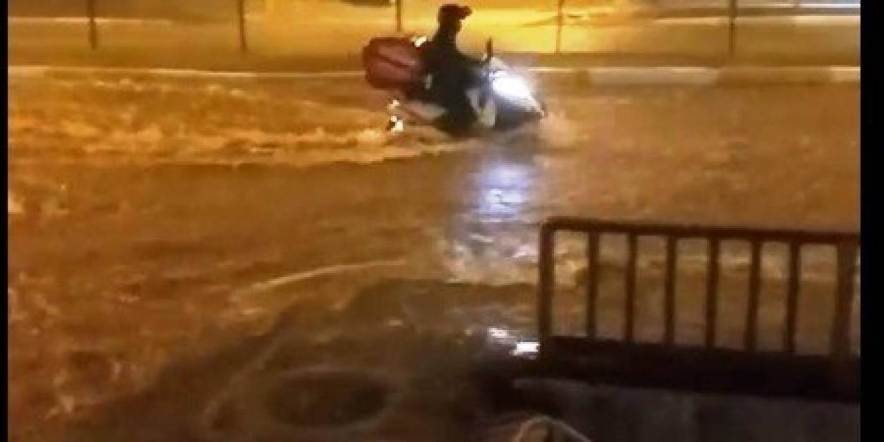 Balıkesir’de Hayatı Felç Eden Sağanak Böyle Görüntülendi