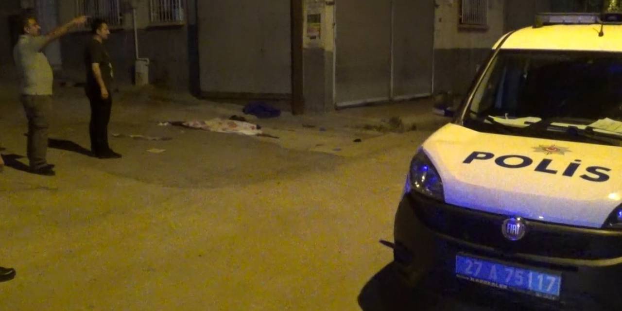 Boşanma Aşamasındaki Karısını Sokak Ortasında Öldürdü
