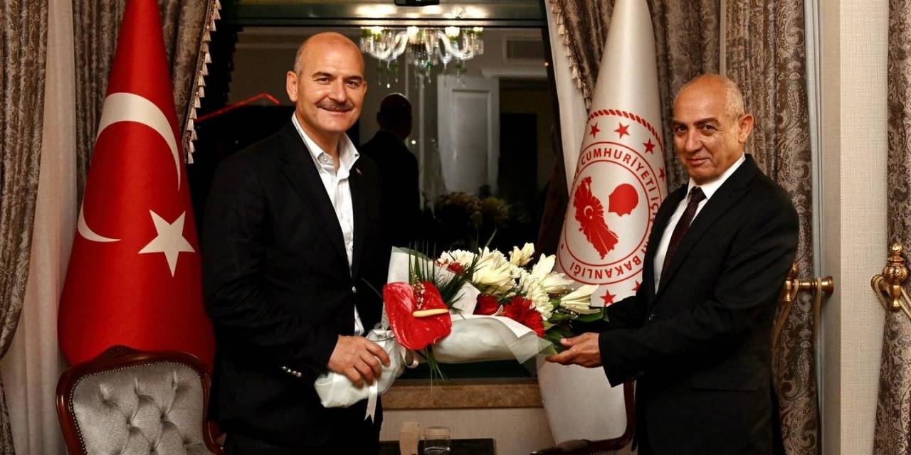 42 Yıl Ay Yıldızlı Üniforma İle Hizmet