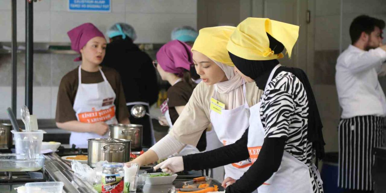 Liseli Şefler Türk Mutfağı Lezzetleri İçin Hünerlerini Sergiledi