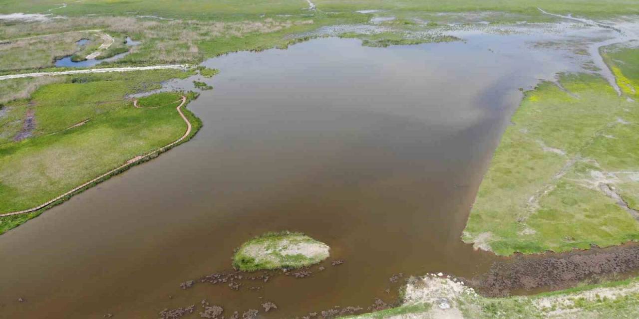 Kaz Gölü Eşsiz Güzelliğiyle Mest Ediyor