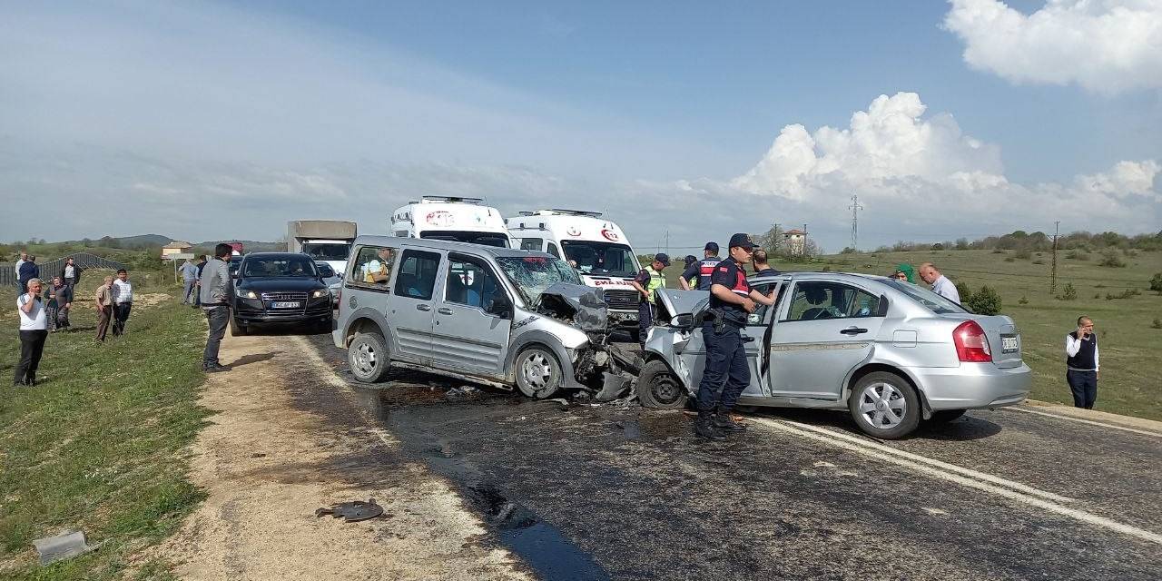 İki Aracın Çarpıştığı Kazada Ölü Sayısı 3 Oldu
