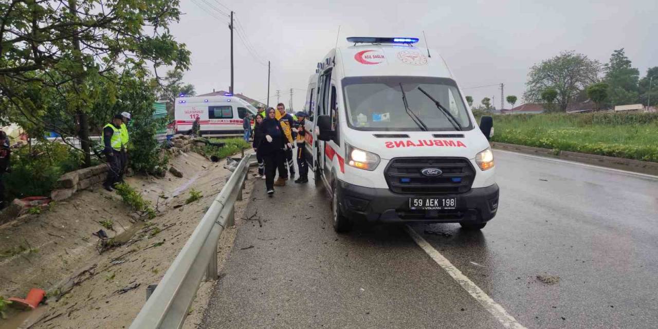 Tekirdağ’da Otobüs Bekleyen Yayaya Otomobil Çarptı: 1 Ölü
