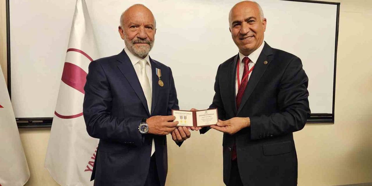 Dr. Suat İrfan Günsel’e “türksoy 30. Yıl Altın Madalyası” Takdim Edildi