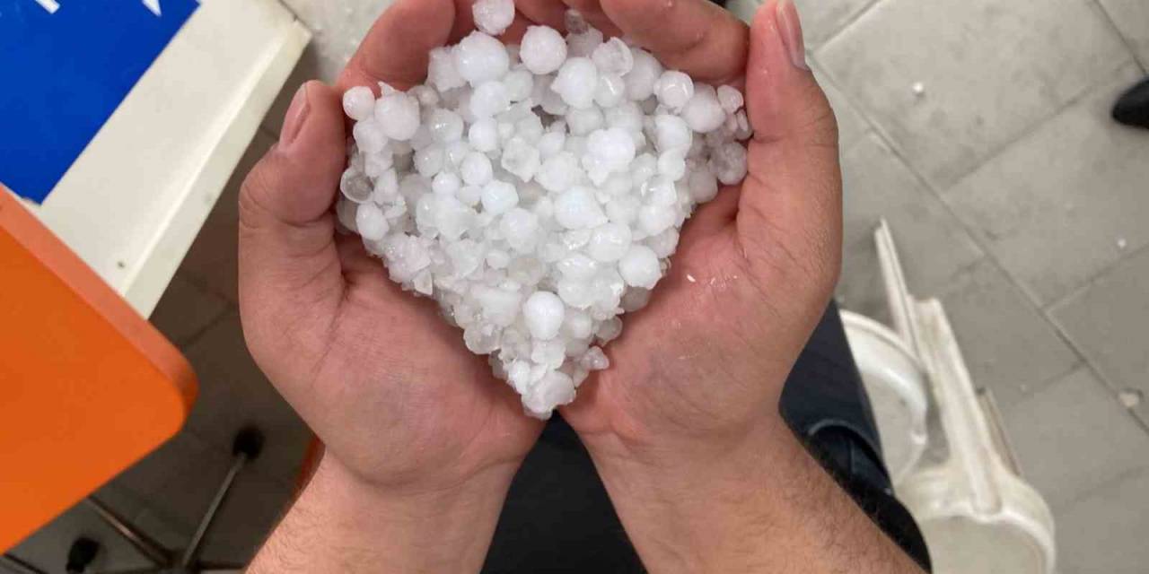 Sarıgöl’de Üst Üste Dolu Yağışı