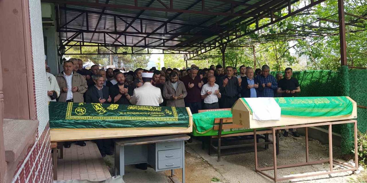 Kazada Ölen Çift Toprağa Verildi