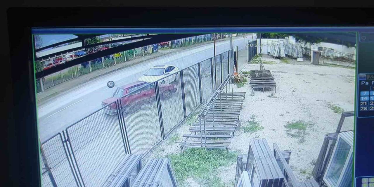 İki Otomobilin Çarpıştığı Kaza Kamerada