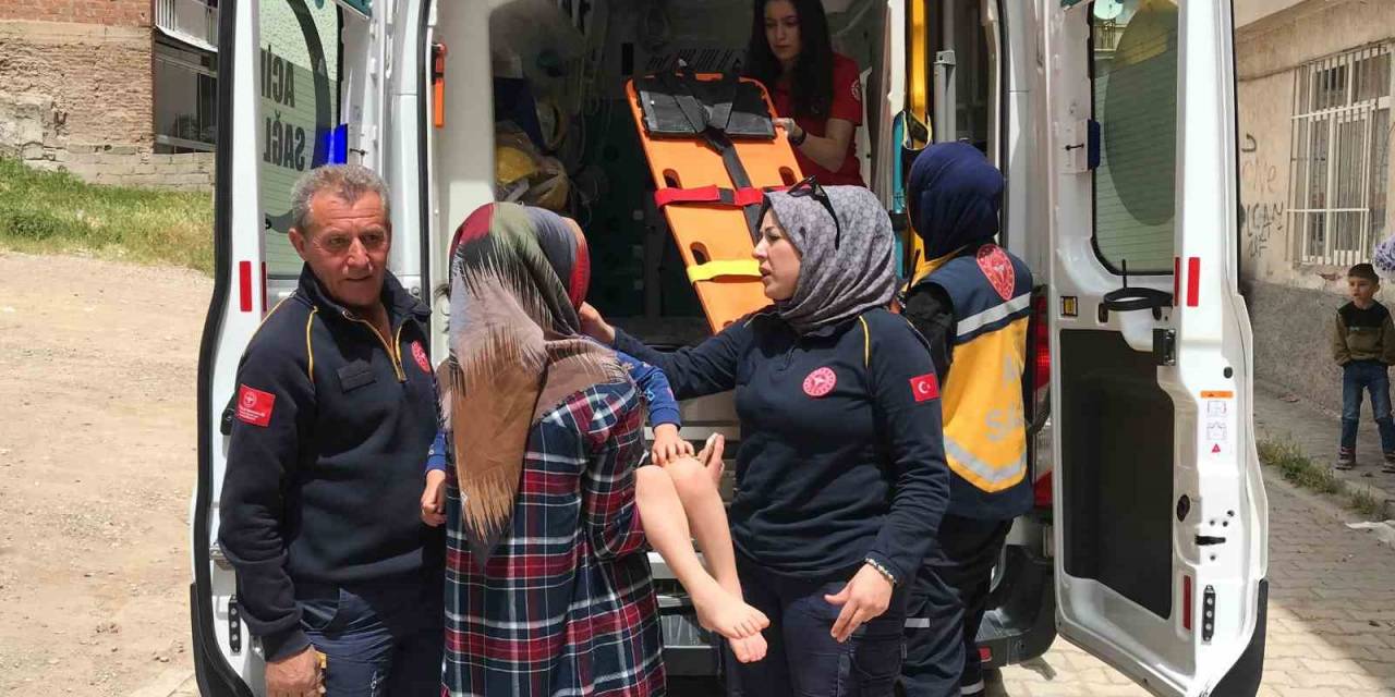 Elazığ’da 3 Yaşındaki Çocuğa Çarpan Otomobil Sürücüsü Kaçtı