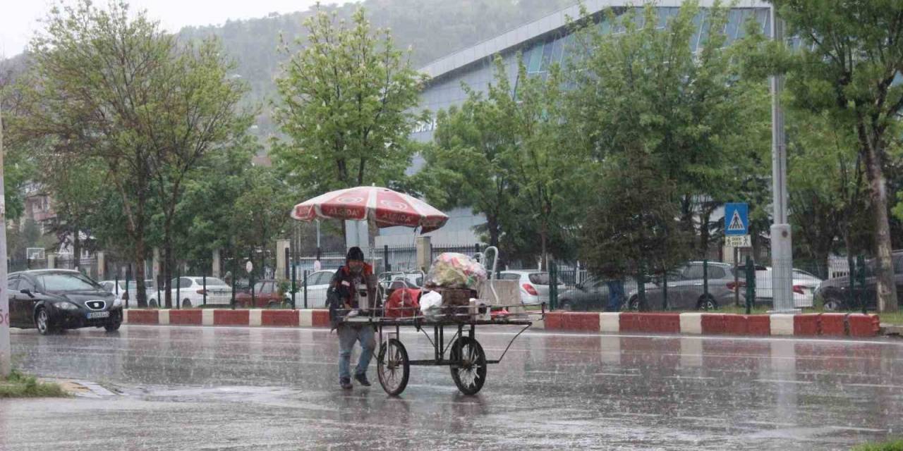 Afyonkarahisar’da Yağmur Etkili Oldu