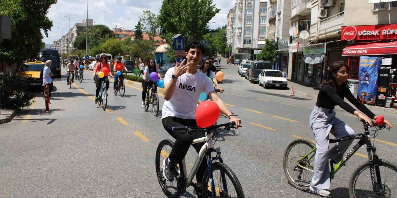 Pedallar, 19 Mayıs İçin Çevrildi
