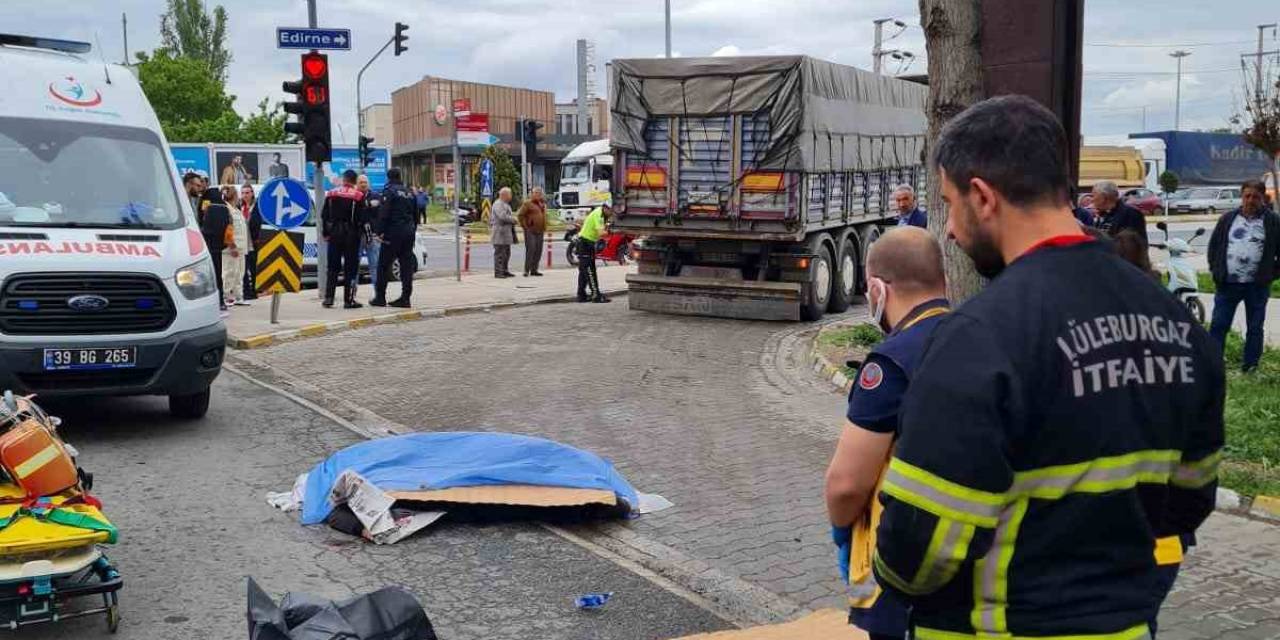 Anneanne Ve Torun Tır Çarpması Sonucu Hayatını Kaybetti