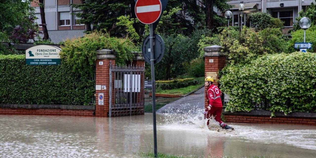 İtalya’daki Sel Felaketinde 13 Bin Kişi Tahliye Edildi