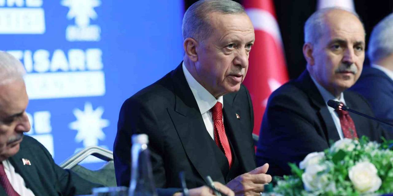 Cumhurbaşkanı Recep Tayyip Erdoğan, İstanbul İl Başkanlığındaki Toplantıya Katıldı