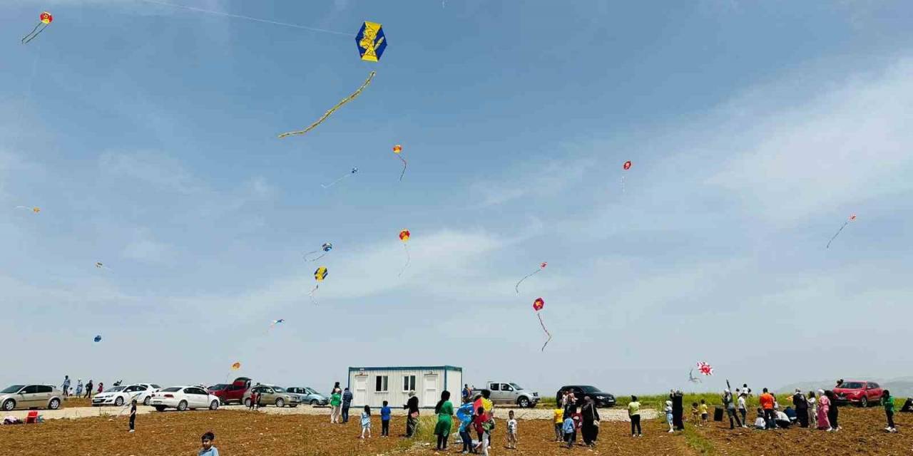 Uçurtma Şenliği Renkli Görüntülere Sahne Oldu