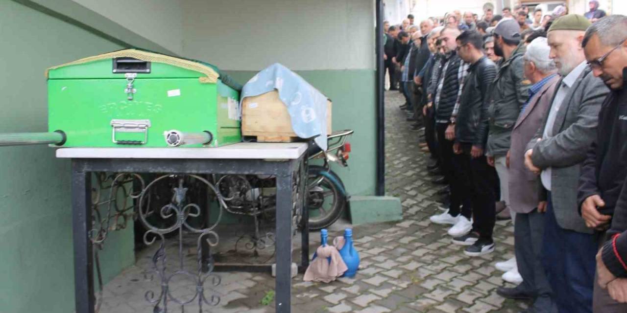 Biga’daki Trafik Kazasında Ölen Anne Ve Oğlu Toprağa Verildi