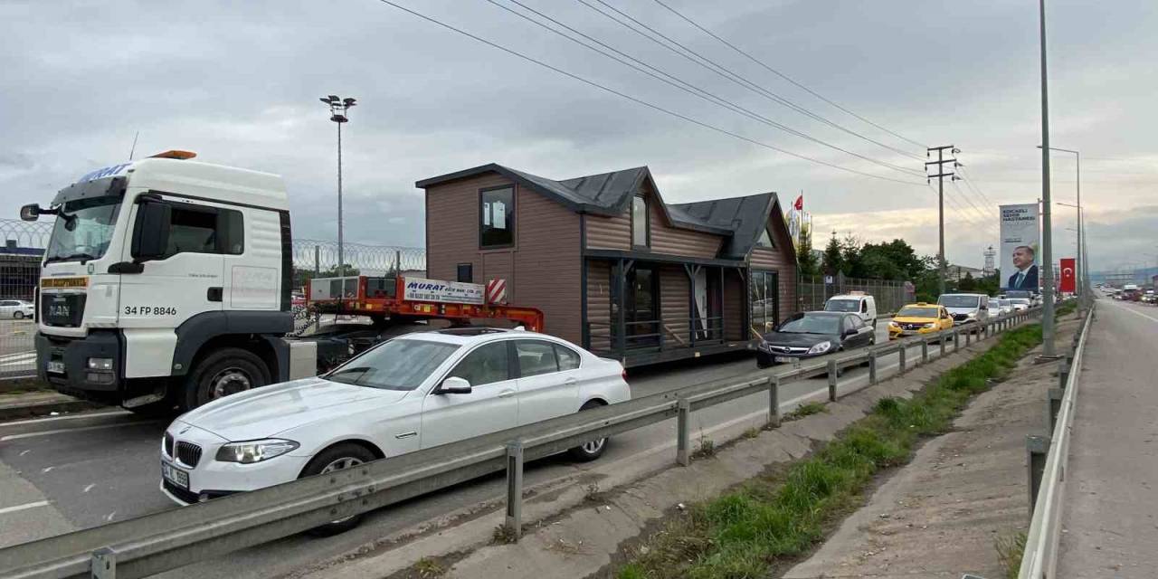 ’yürüyen Ev’ İzmit Trafiğini Altüst Etti