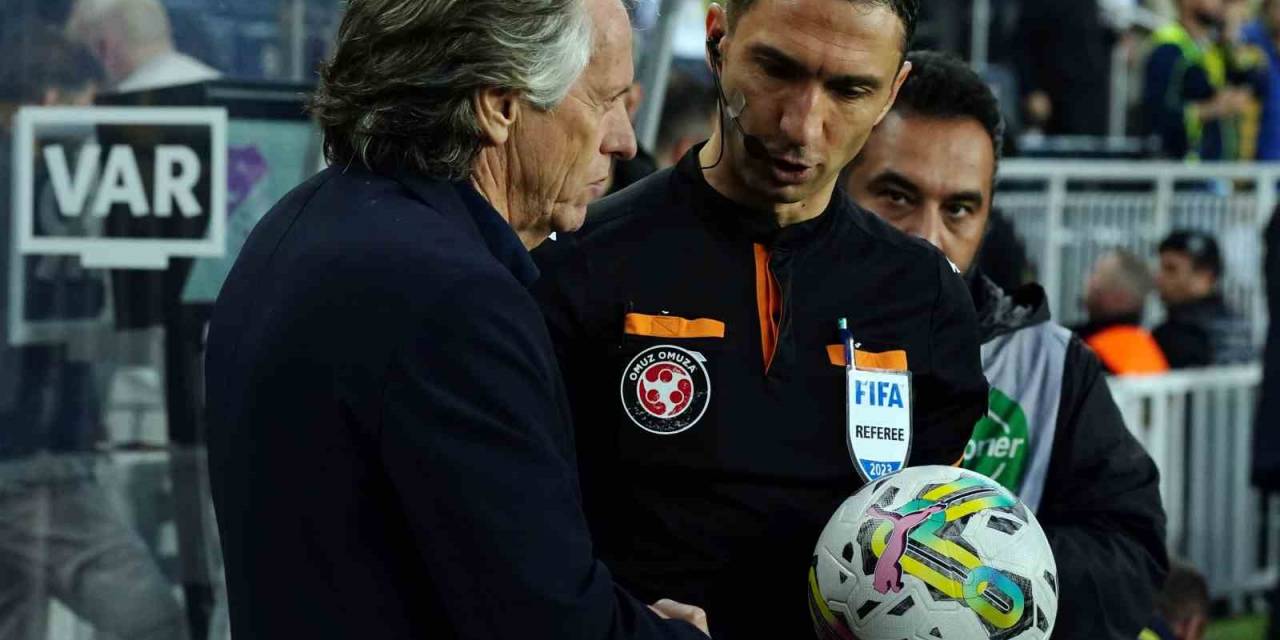 Spor Toto Süper Lig: Fenerbahçe: 1 - Trabzonspor: 0 (ilk Yarı)