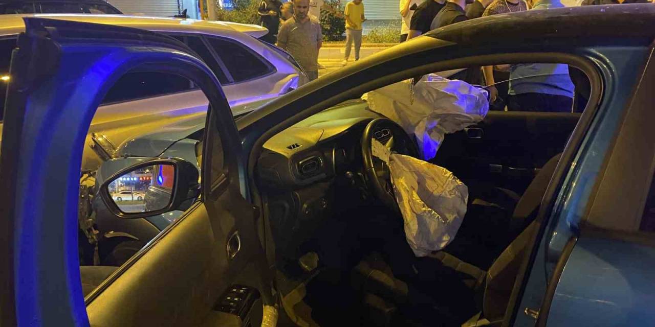 Otomobil Park Halindeki Araçlara Çarptı: 7’si Çocuk 9 Yaralı