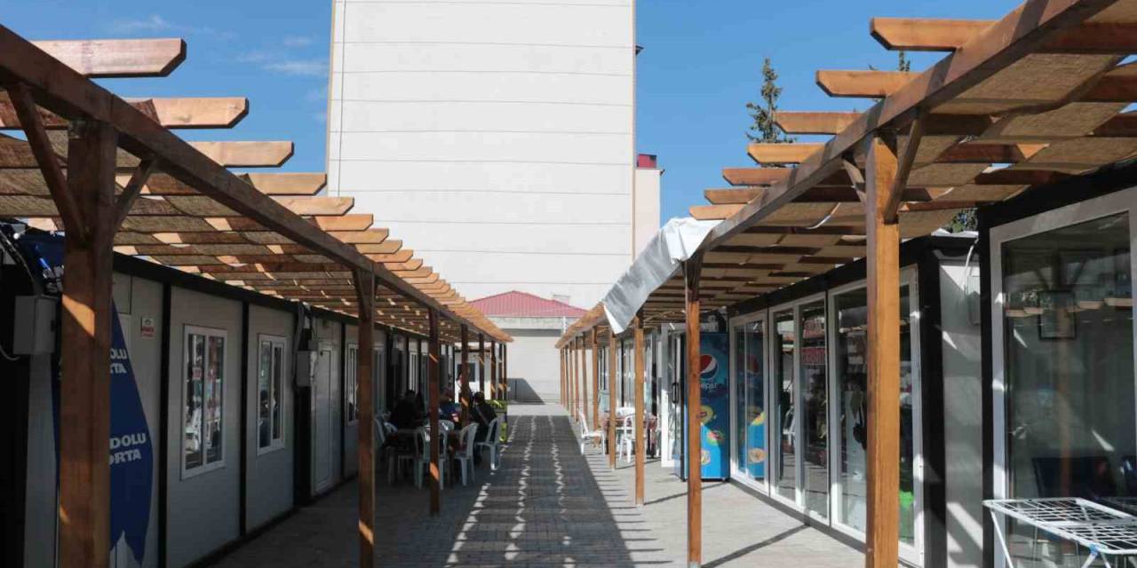 Pazarcık’ta 3 Farklı Noktada Konteyner Çarşı Hizmet Veriyor