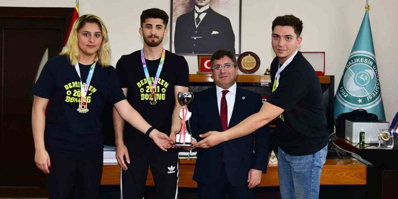 Baün Rektörü Oğurlu, Şampiyon Boksörlerle Buluştu