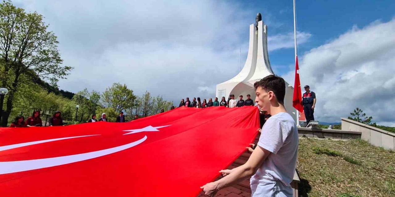Emet’te Cevizdere Şehitliği’ne Yürüyüş