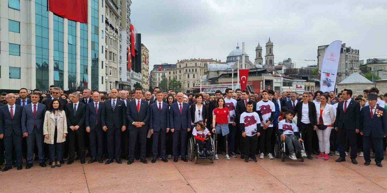 Taksim Meydanı’nda 19 Mayıs Töreni