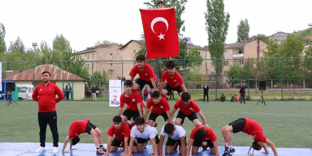 Hizan’da 19 Mayıs Coşkusu