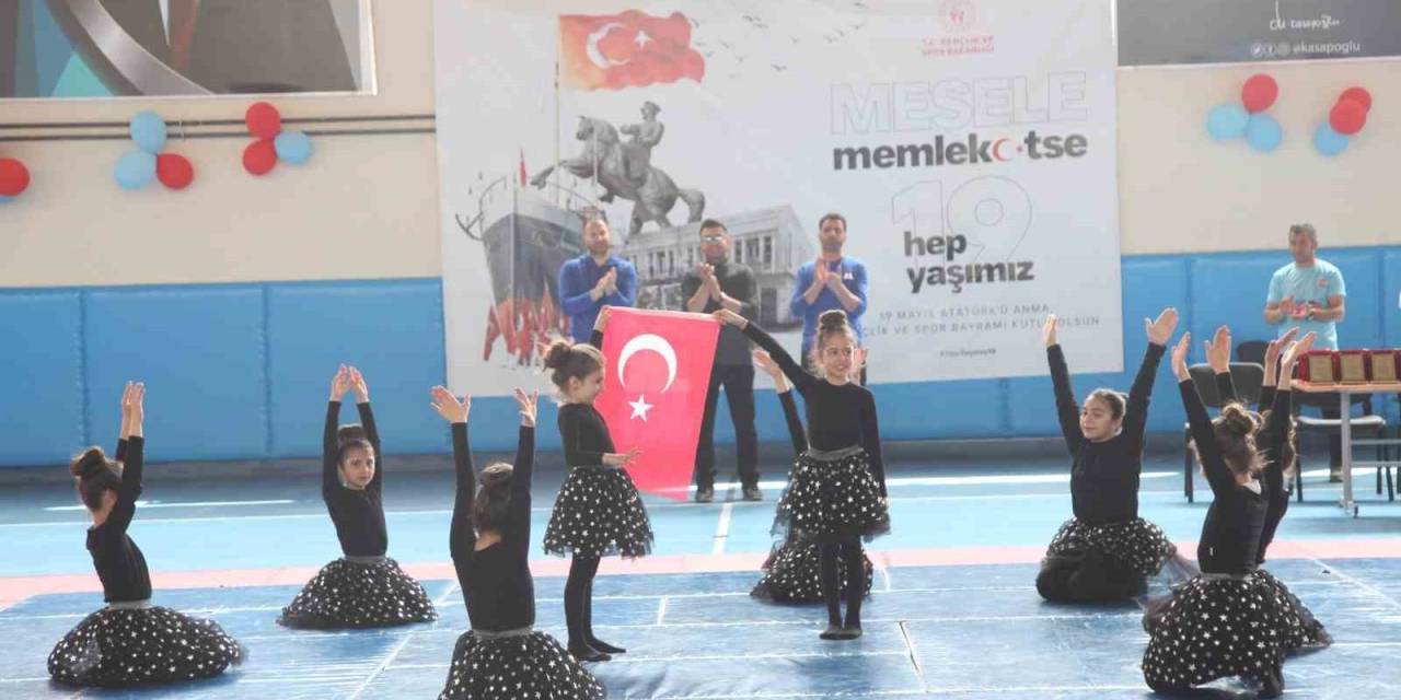 Ahlat’ta 19 Mayıs Coşkusu