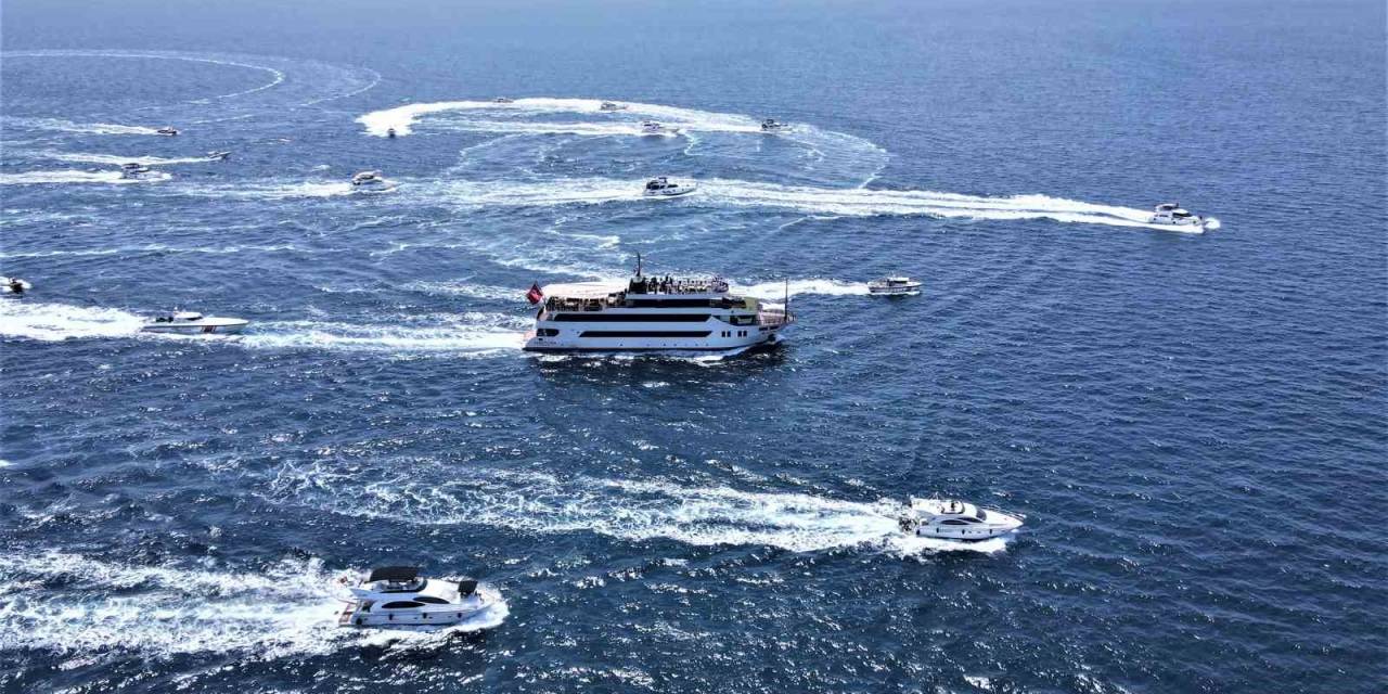Antalya 19 Mayıs’ı Denizde Kutladı